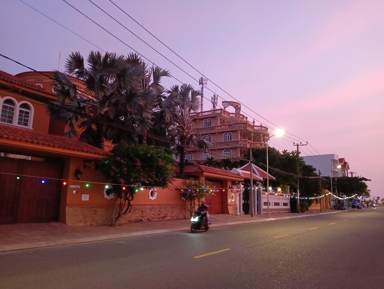 Другим поздним вечером