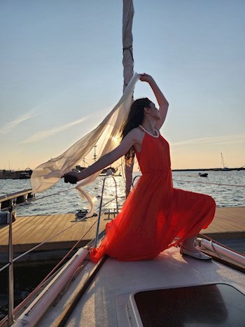 В чем суть рилса режиссера Мортем &#171;Я на яхте, лето 2023&#187;