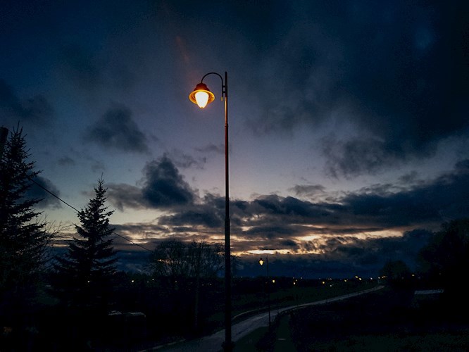 Холодным октябрьским вечером