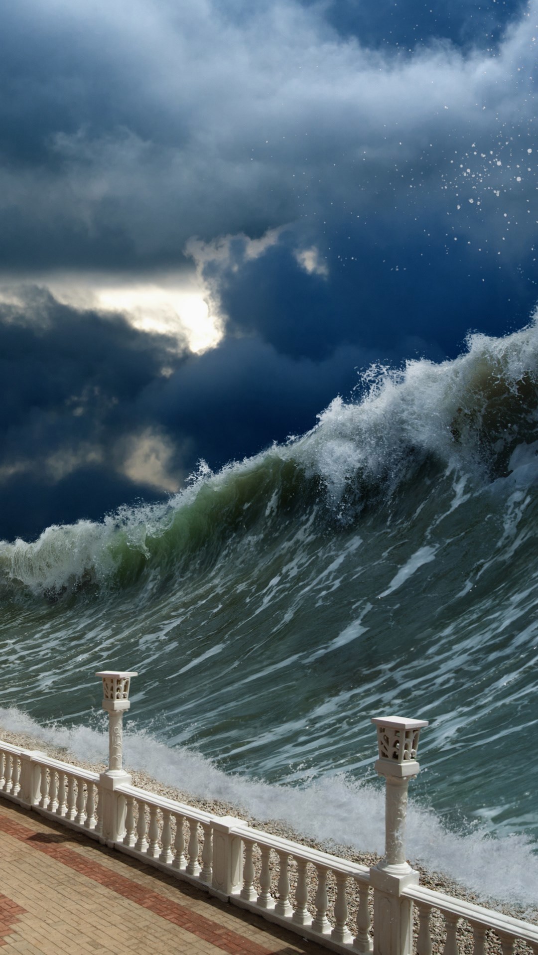 Тону в океане