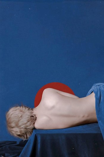 Каблуками поднять себя выше