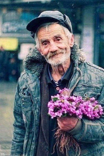 Он еле переставлял худые ноги