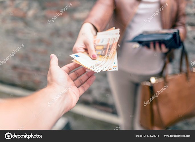 Друзья или деньги