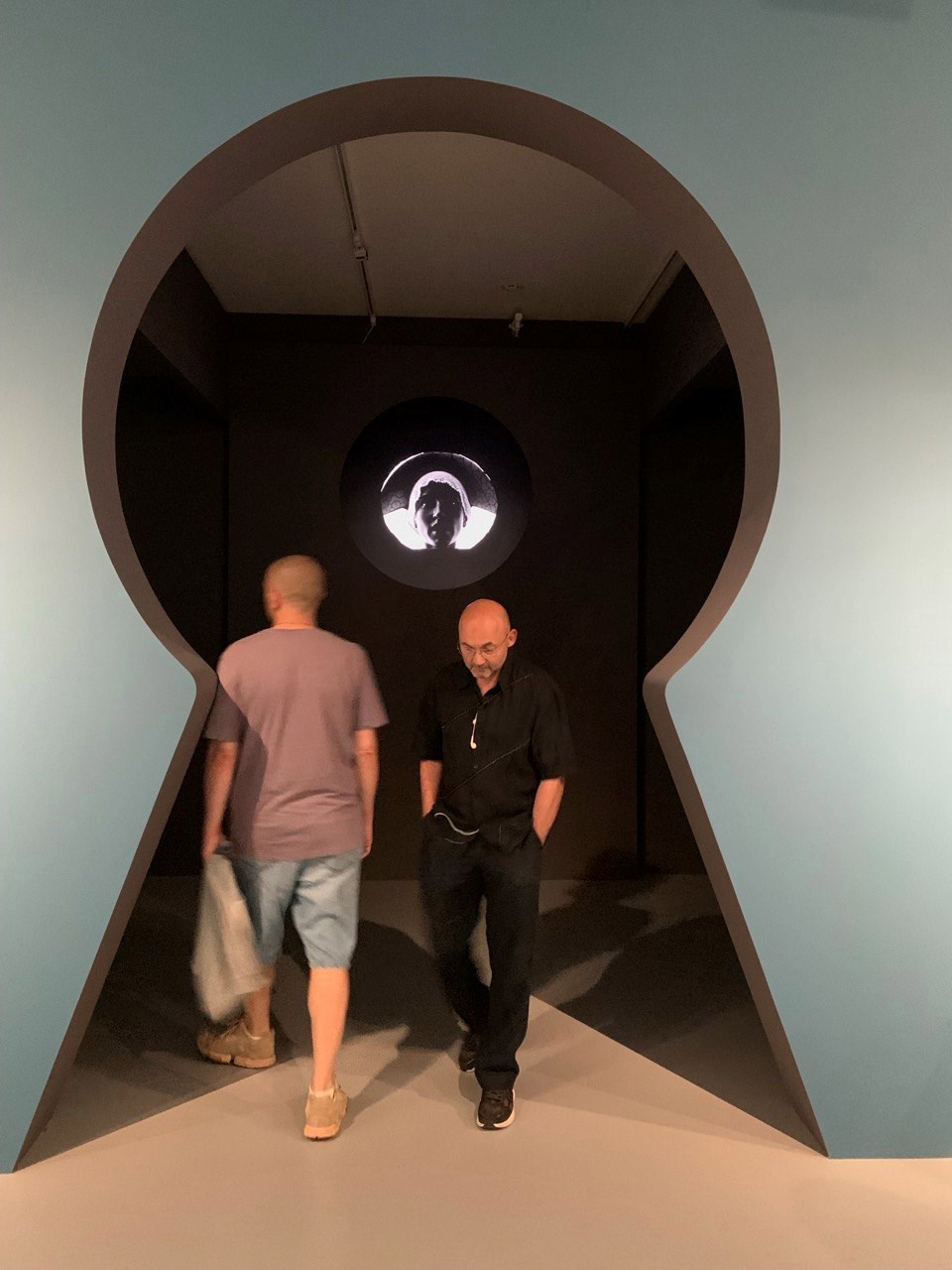 Чужая женщина в пейзаже